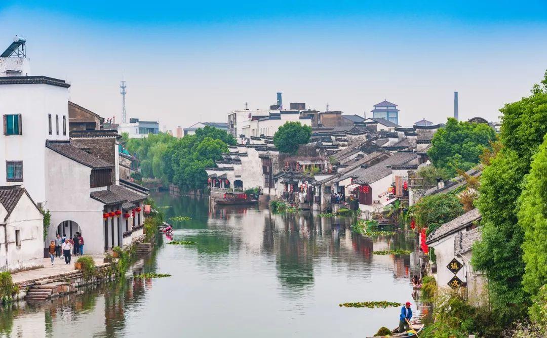 欢歌笑语，迎接新春——临沂市信息工程学校举办新春联欢会暨表彰会